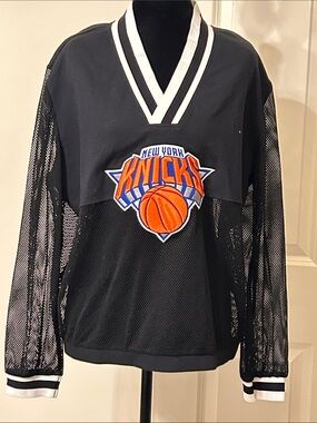 New York Knicks Women’s Black Mesh Long Sleeve Pullover with Team Logo